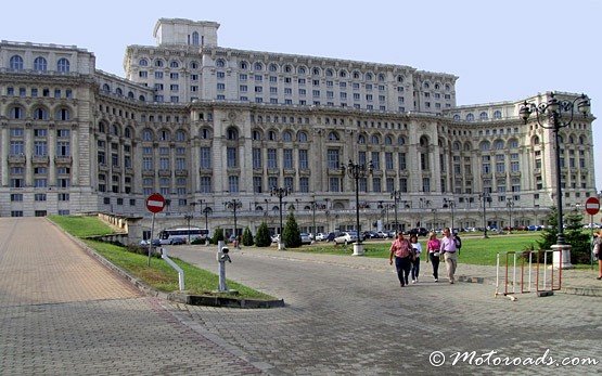 El Parlamento, Bucarest