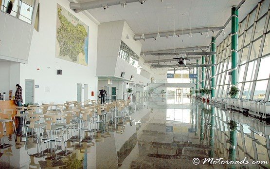 Interior del aeropuerto de Plovdiv